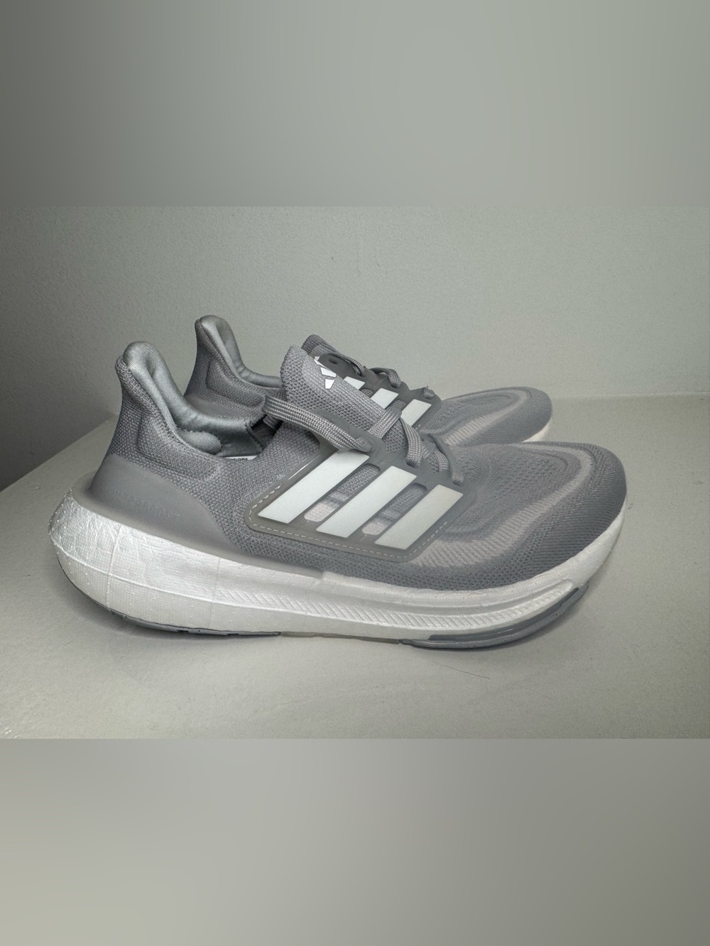 adidas Men's Grey and White Running Shoes